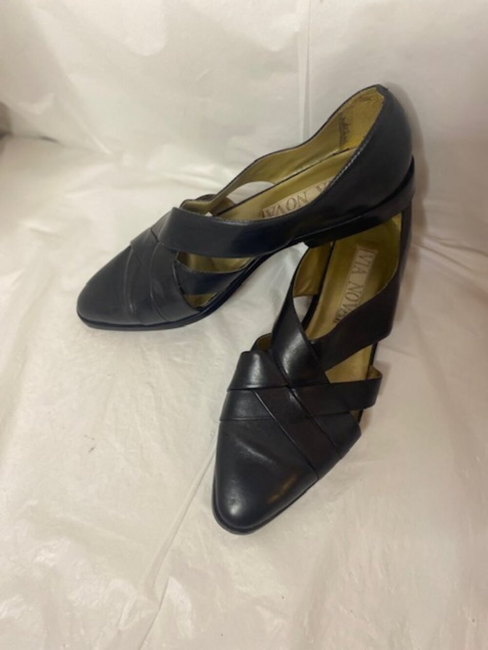 Via Nova Black Leather Criss-Cross Strappy Flats / Low Heels – Size 8.5